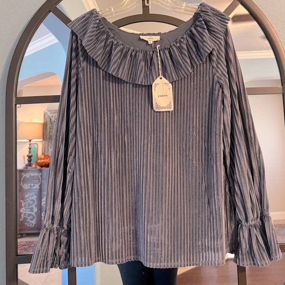 ✨ Gray Channel Velvet Ruffle Top | Size S - Picture 9 of 9